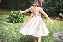 Lade das Bild in den Galerie-Viewer, Schnittmuster Kleid Belle