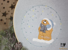 Lade das Bild in den Galerie-Viewer, Stickdatei Willy der Winterbär
