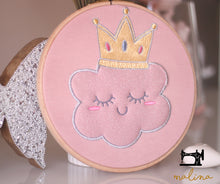 Lade das Bild in den Galerie-Viewer, Stickdatei Applikation Emma Traumschön