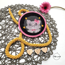 Lade das Bild in den Galerie-Viewer, Stickdatei Applikation Nico Samtpfote