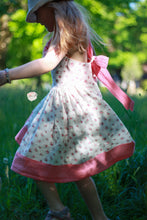 Lade das Bild in den Galerie-Viewer, Schnittmuster Kleid Belle