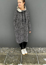 Lade das Bild in den Galerie-Viewer, Schnittmuster Sweatkleid Elli